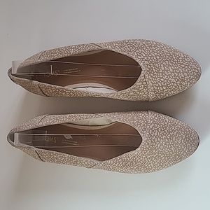 Toms Jutti Neat Flat Tan & White Leopard Print Size 8M